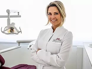 Dra. Renata Kochenborger, cirurgiã-dentista da Migliore Odontologia